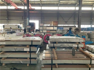15.000 m geprofileerde staalplaten en 50.000 m gootsteen geleverd in Uruguay